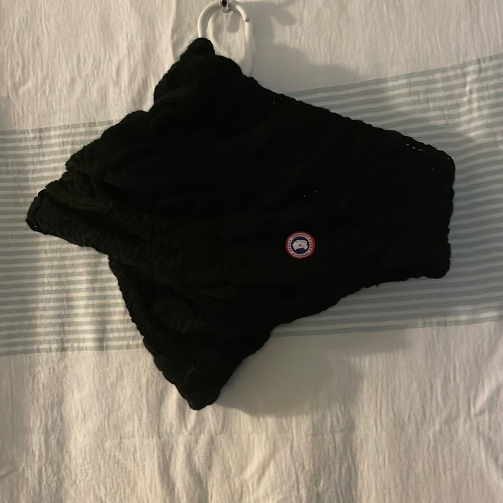 Canada goose infinity scarf black cable knit